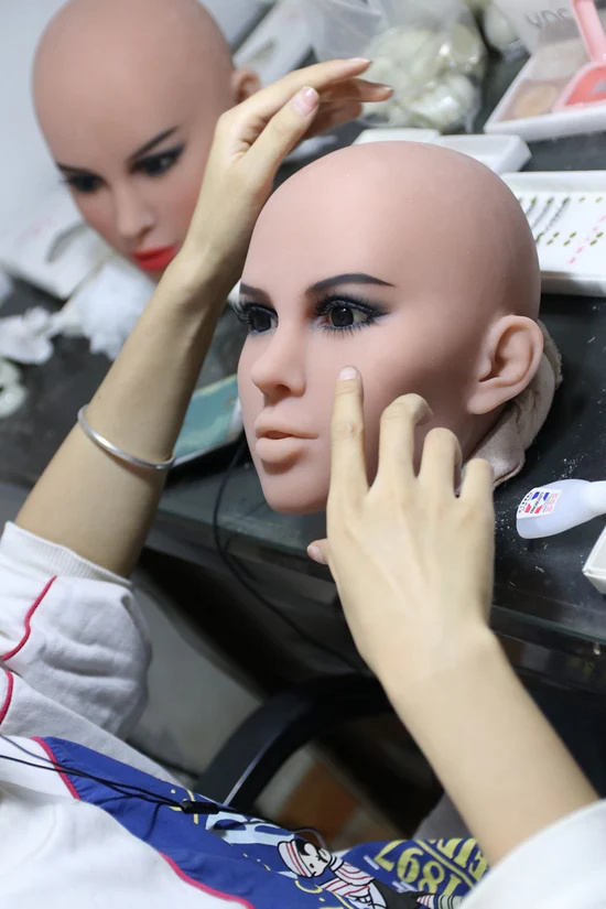 Sex dolls make-up