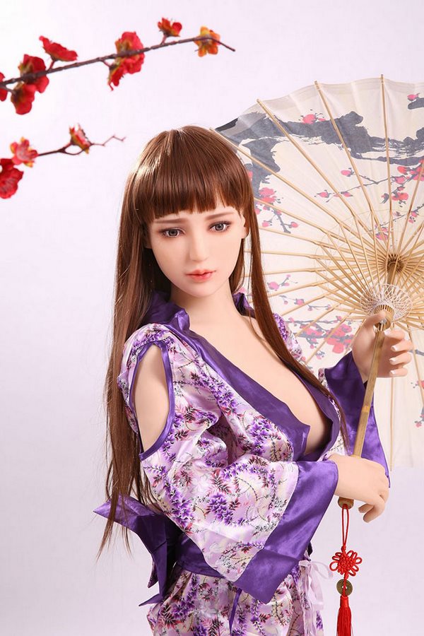 Deprimierte TPE Doll im Kimono