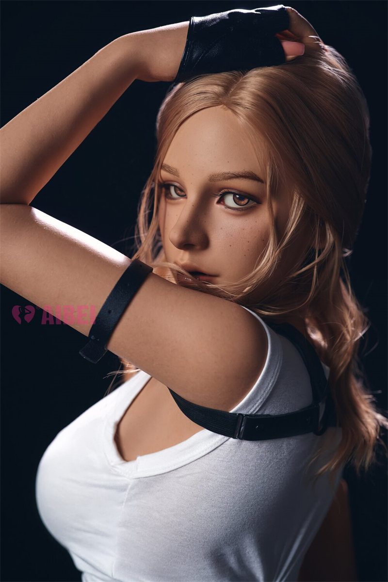 Große Brüste blonde Sexpuppe silikon 