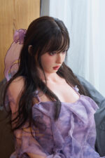 große Oberweite Sexdoll orientalischer Stil