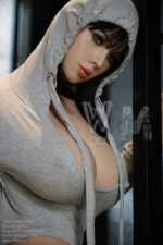 Großer Titten Sexdoll mit authentischem Look