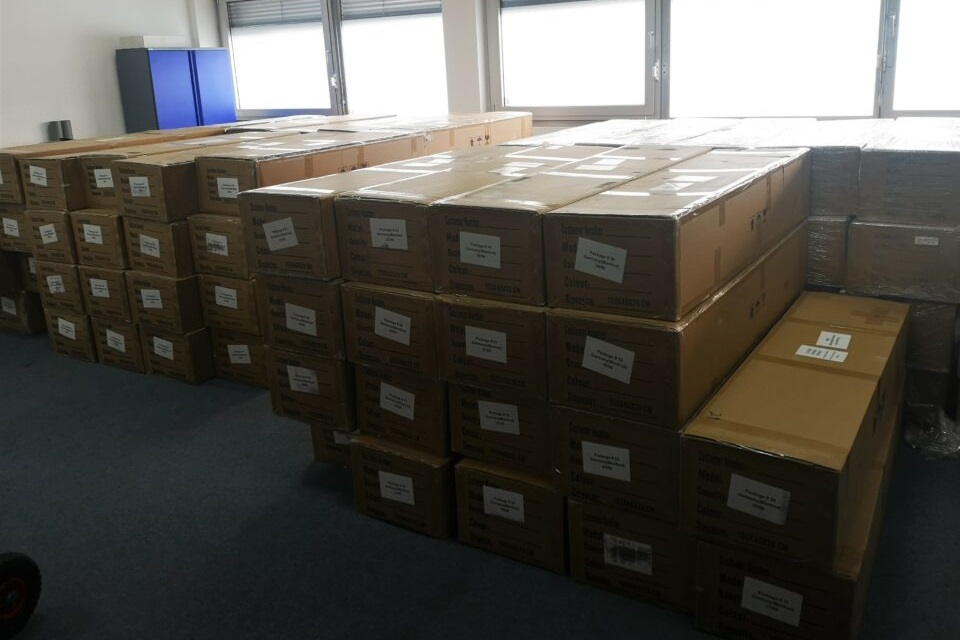 Sexpuppen diskret verpackt box