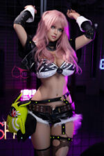 Cyberpunk Liebespuppe mit G-Cup Oberweite und dunklem Cyber Style