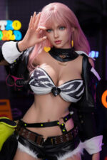 Silikon realdoll mit schwarzem Outfit und rosa Langhaar