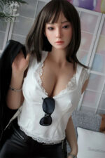 Real Sexdoll mit realistischer Hautstruktur