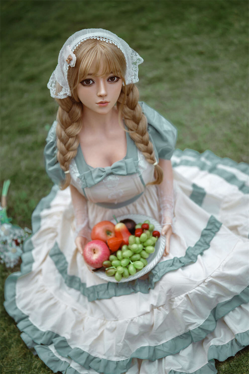 SY Dolls Silikonpuppe mit grün weißem Kleid und Obstkorb