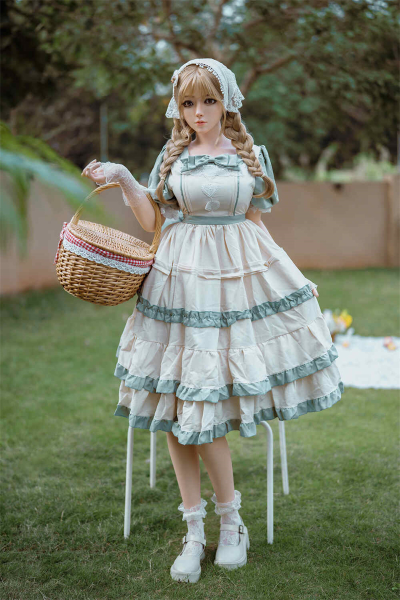 lebensgrosse Realistische Sex Doll im eleganten Dienstmädchen Outfit