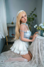 Silikon Lovedoll mit ruhigem Blick 