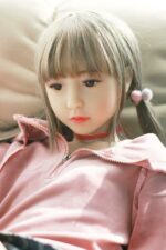 Kleine Realdoll mit Große Augen