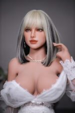 Kurzhaarige Sex Doll fuck