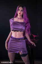 Lebensechte Sexdoll im lila stil
