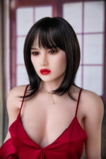 schwarzhaarige sex doll