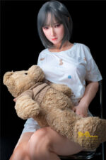 Silbergraues Haar sexy doll