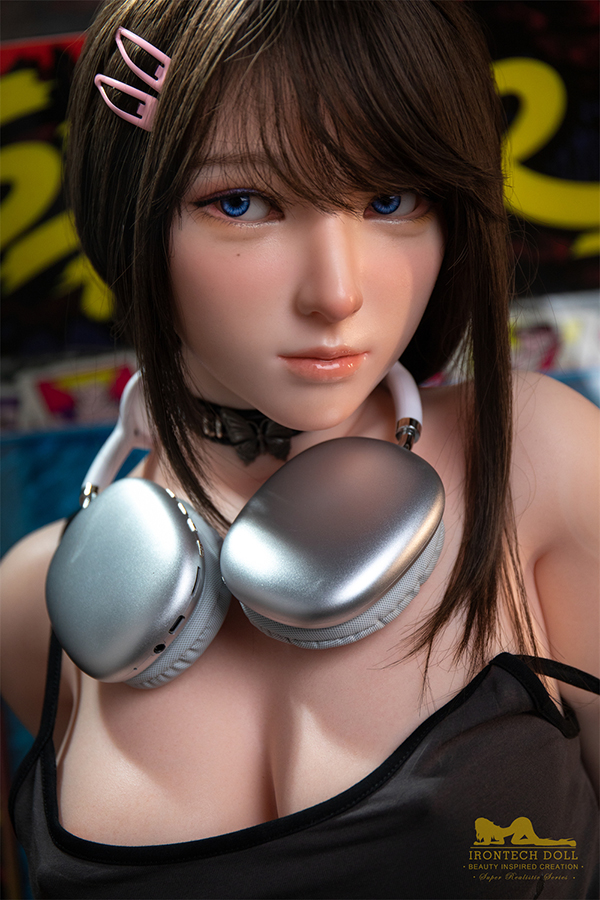 1 Unschuldige Asiatische lebensechte Sexpuppe