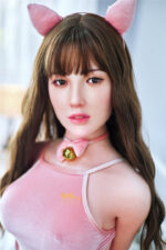 Realdolls mit Glocke um den Hals