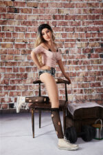 Realistic lovedoll mit geraden Beinen