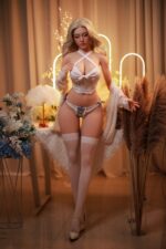 Love dolls mit sinnlichen Kurven