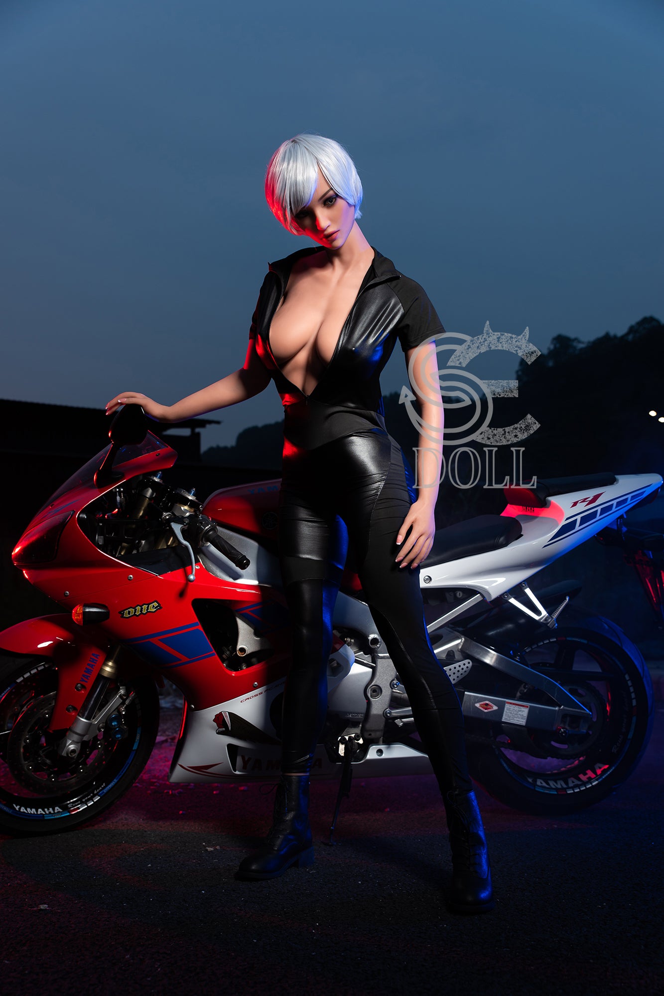1 Sexy dolls schwarzes Leder tragen