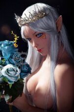 Silberhaarige Anime Sexpuppe
