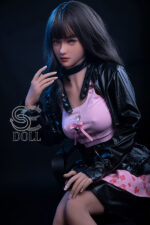 Brünette Junge Sexpuppe