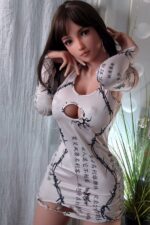 Sexy Doll im Cheongsam