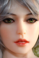 Grünäugige real doll porn