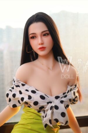 Lovedoll im gepunktetes Oberteil