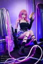 Realistische Sex Doll mit goldener Pistole