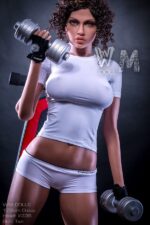 Sportliche Real dolls die gerne Hanteln hebt