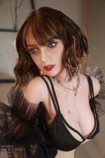 Blaue Augen echte sexpuppen