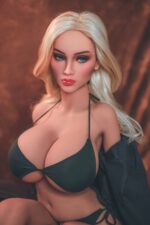 Liebes doll mit weißem lockigem Haar