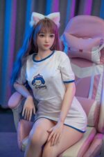 Sexpuppen im T-Shirt-Kleid
