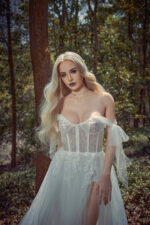 Real love doll trägt Hochzeitskleid